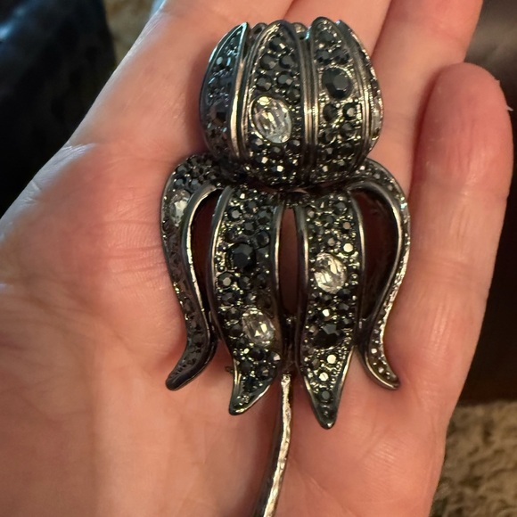 KJL Kenneth Jay Lane Black & Clear Crystal Flower Brooch – Statement Pin - Picture 2 of 6